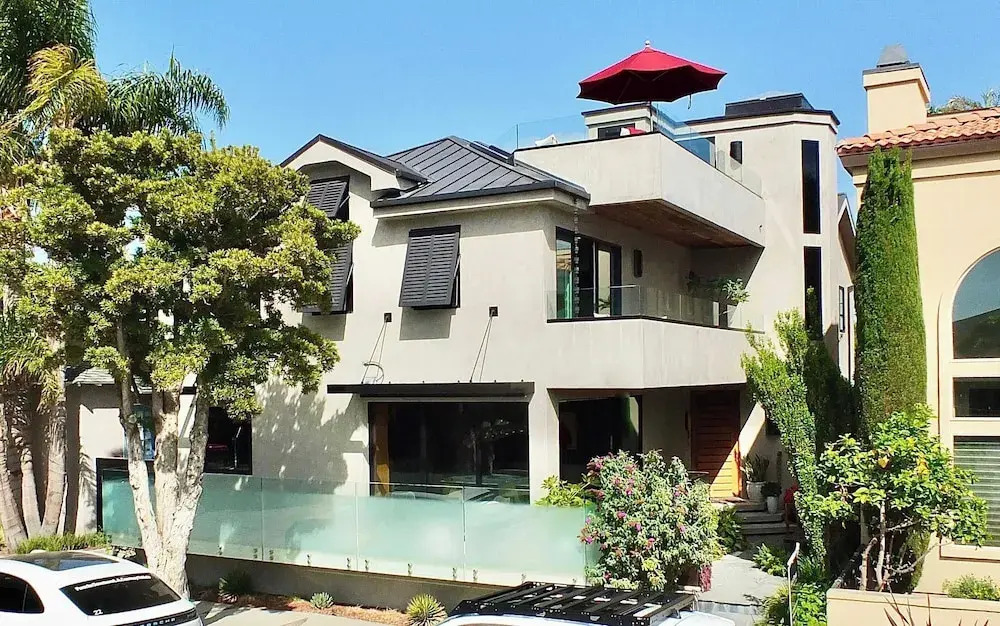 Naples Luxury Retreat - 2 BDR Stay for 4 With Rooftop Patio Near Shops