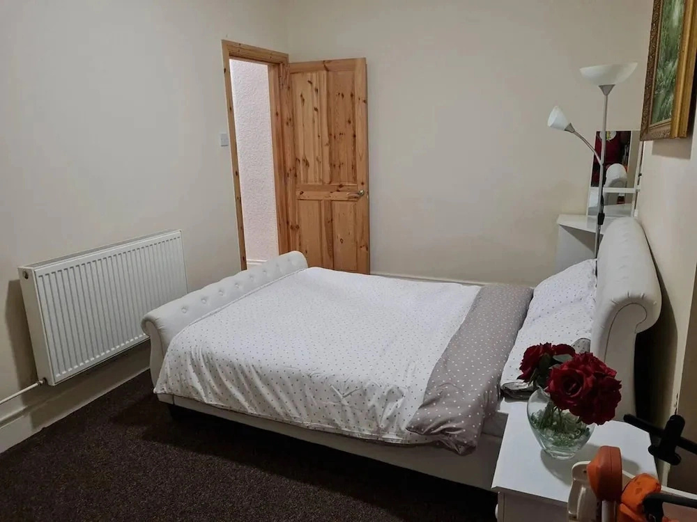 Impeccable 4-bed House in Blackpool