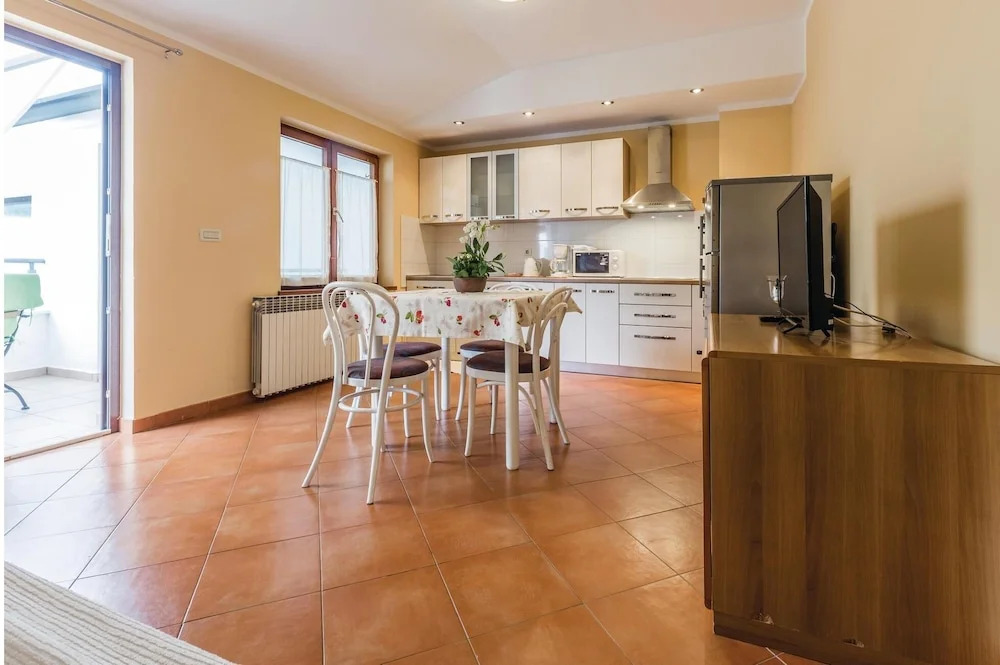 Stunning Home in Porec With Wifi and 2 Bedrooms