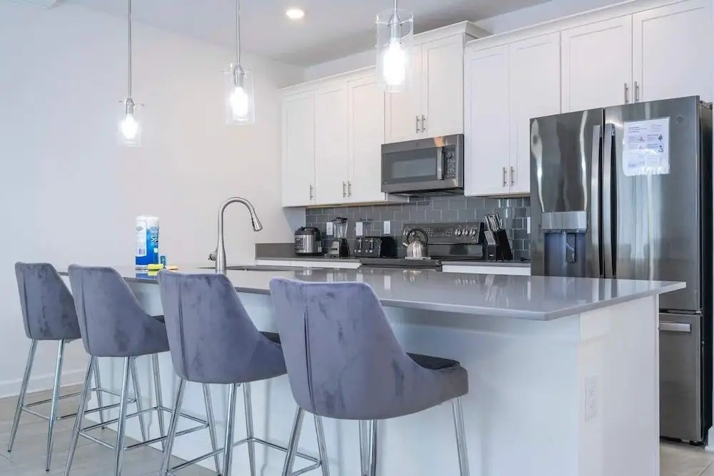 Modern Family Townhouse With Private Pool in Storey Lake