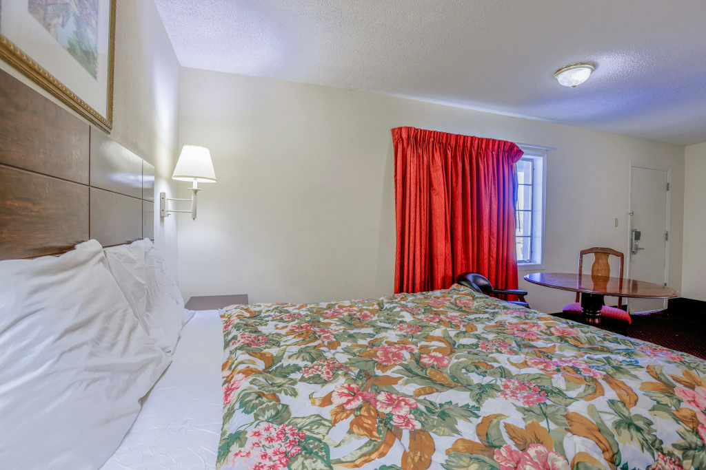 Whispering Pines by Hotel O White stone VA