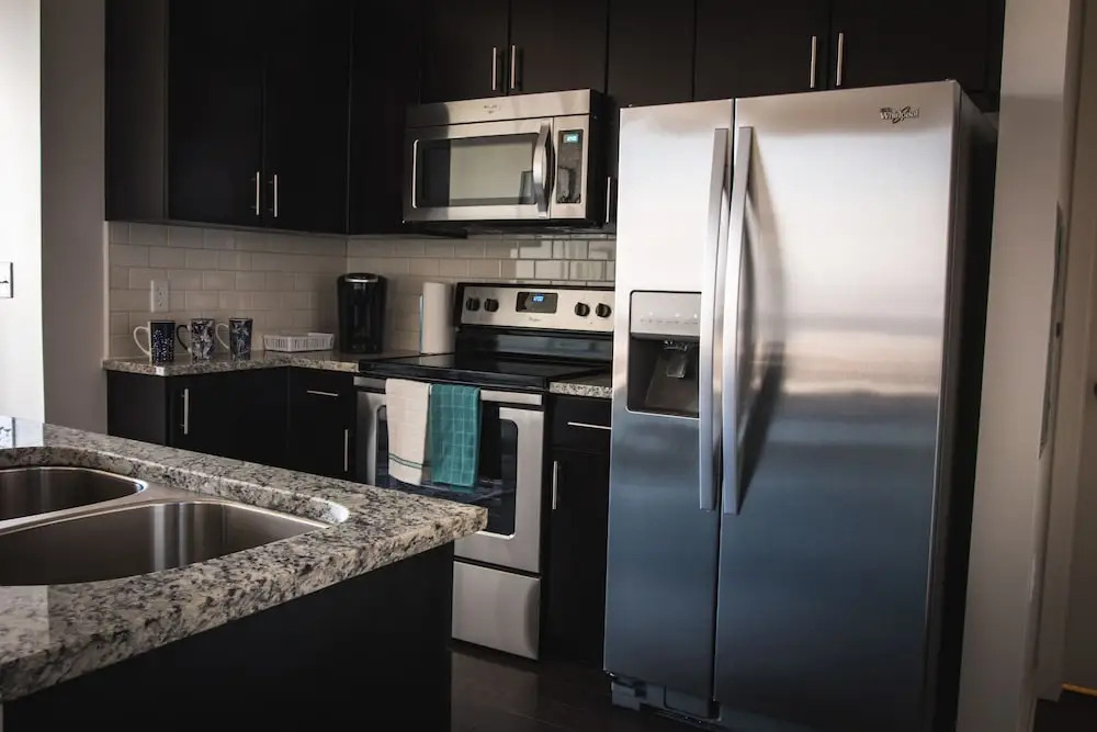 1 Bedroom and 2 Bedroom Uptown Apartments with City Views by Frontdesk