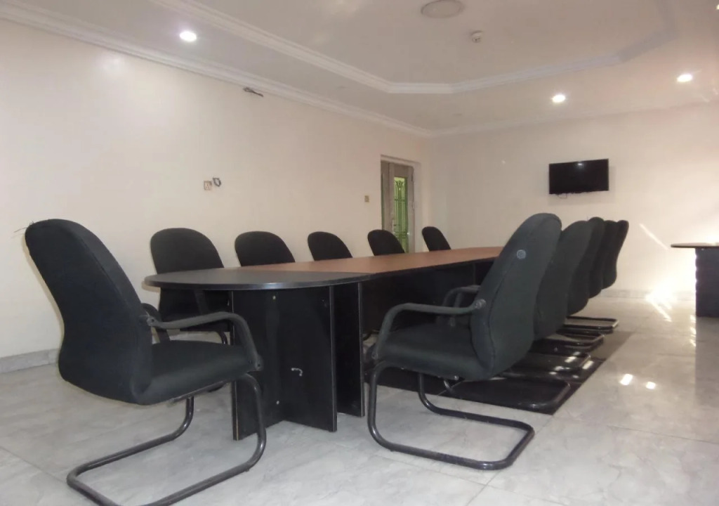 Serena Hotel & Suites