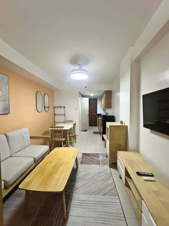 Shell Residences MOA - Josh staycation