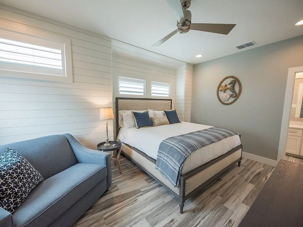 All Decked Out - 5 Br Home