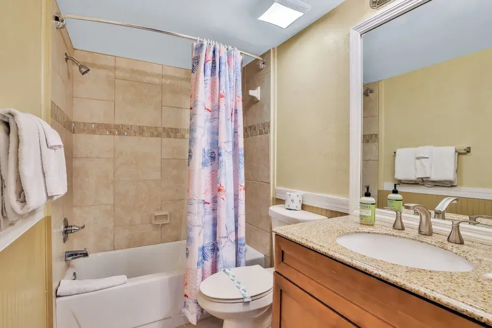 Third Floor Condo With Shared Pool, Free Wifi, Central AC, & Shared Tennis