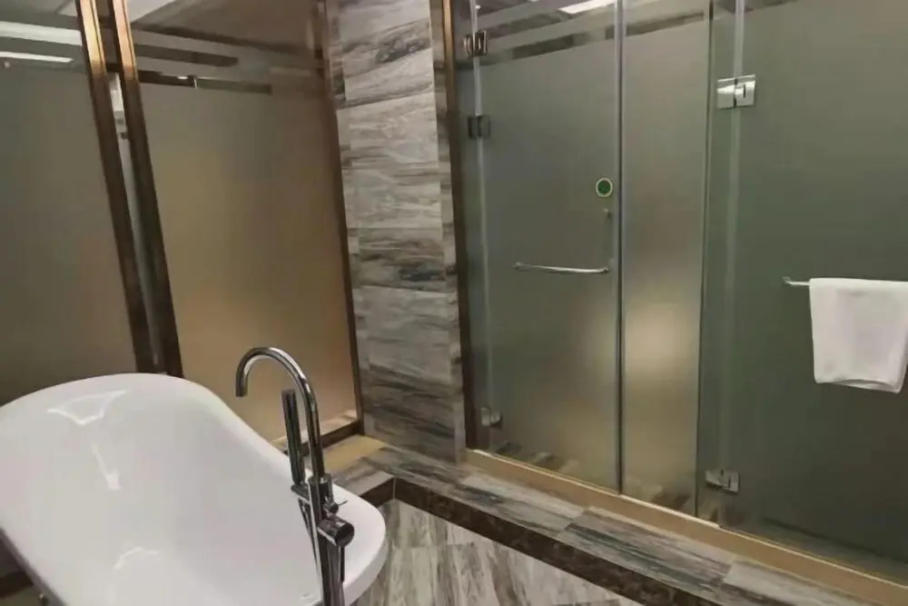 Vienna Hotel (Yizhou Sankeshu)