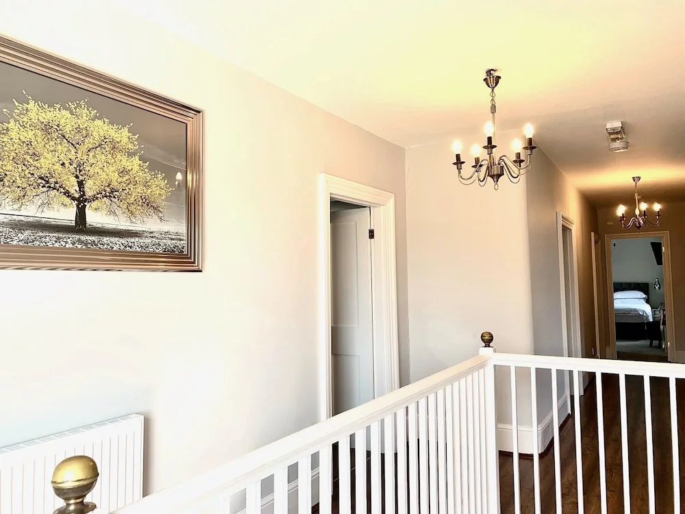 The Estate - 11 Bed - Sleeps 22 - Private Garden