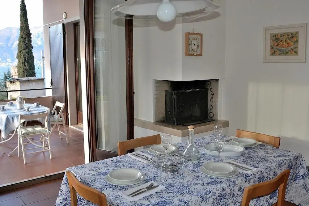 Casa Beatrice - 5 Sleeps Close to the Lake in Pai di Torri del Benaco