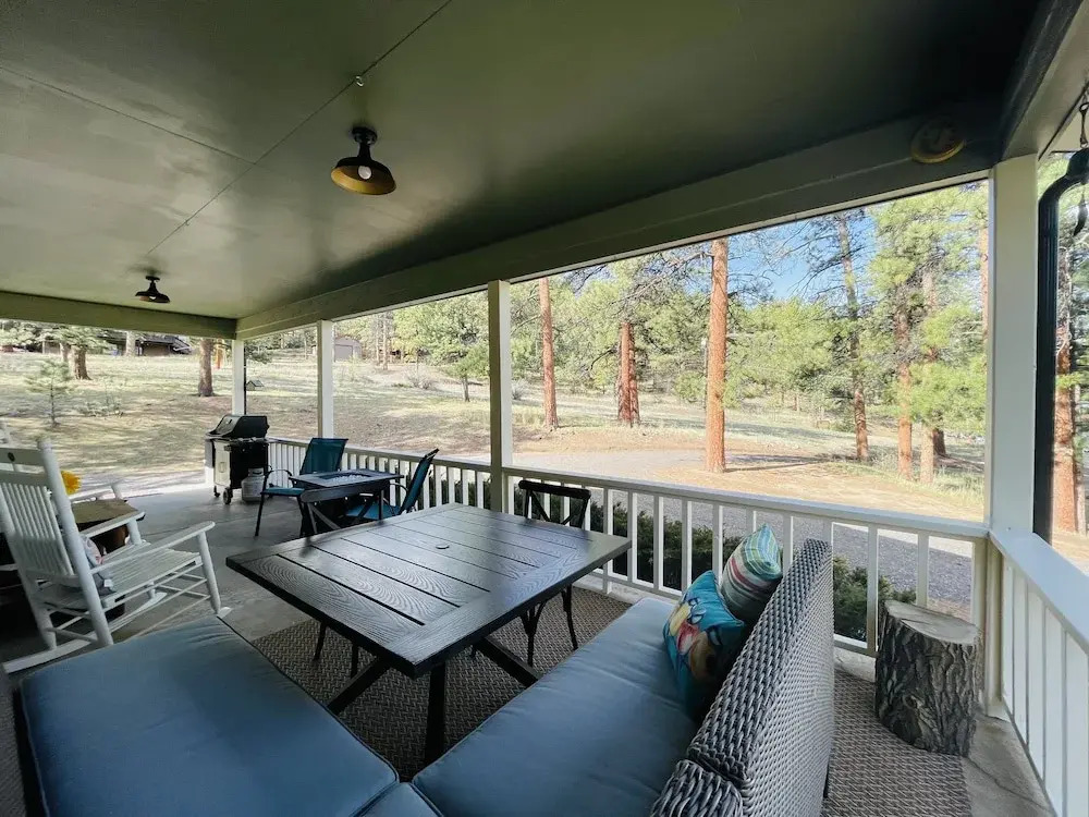 Aspen View Getaway - Monthly Long-term Vacation Rental 30+ Days -- Estes Park 4 Bedroom Home by RedAwning