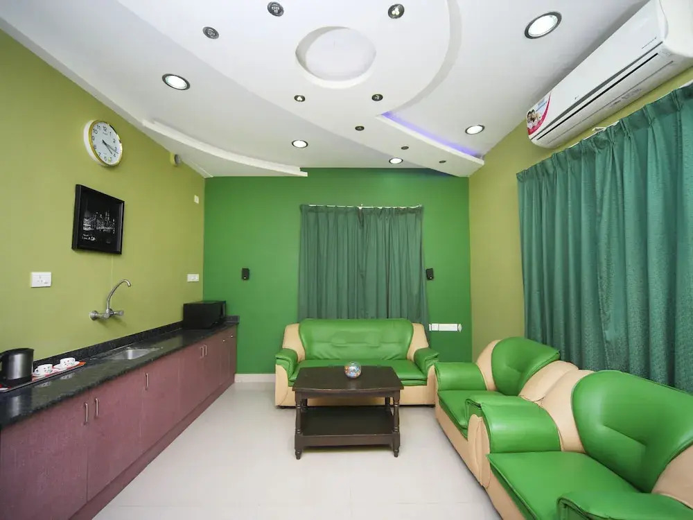 OYO 4662 Apartment Navalur