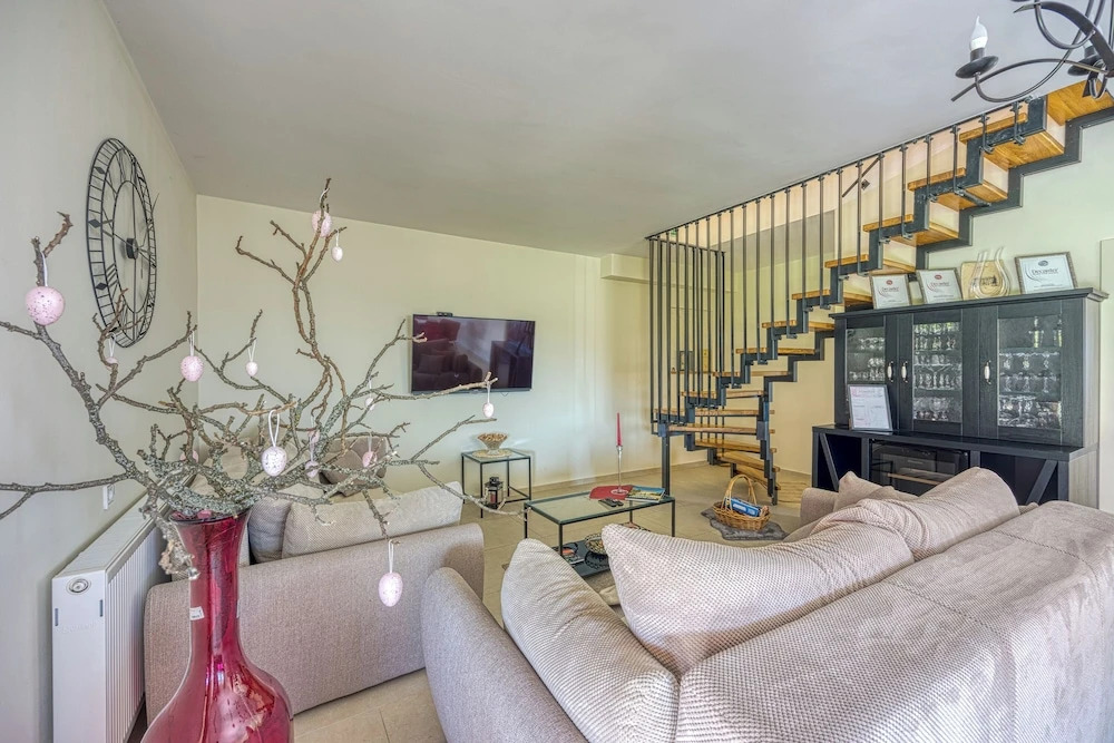 Hedonistic Vineyard Estate