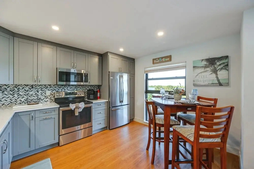 Riverside Marco Island Condo: Pool & Marina Access