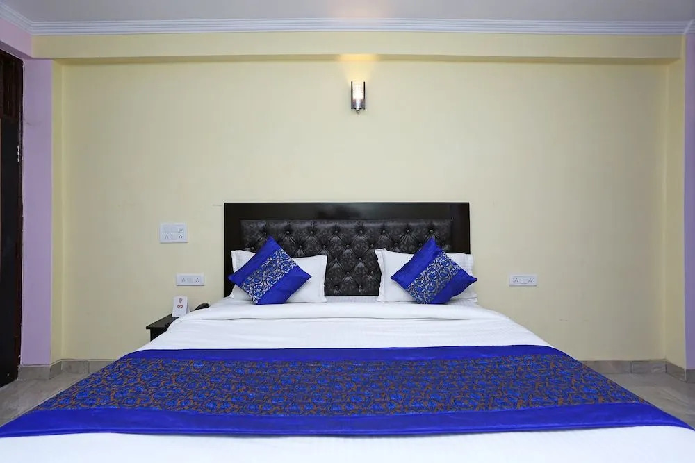 OYO 11504 N D Star Residency