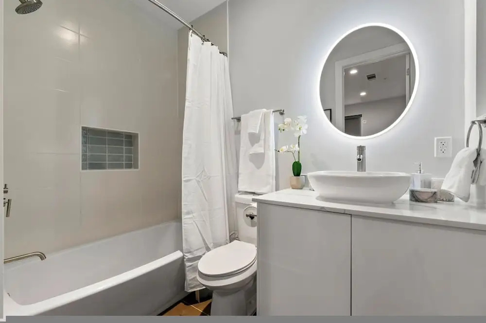 Luxurious Midtown Home Rooftop Views by Silverx