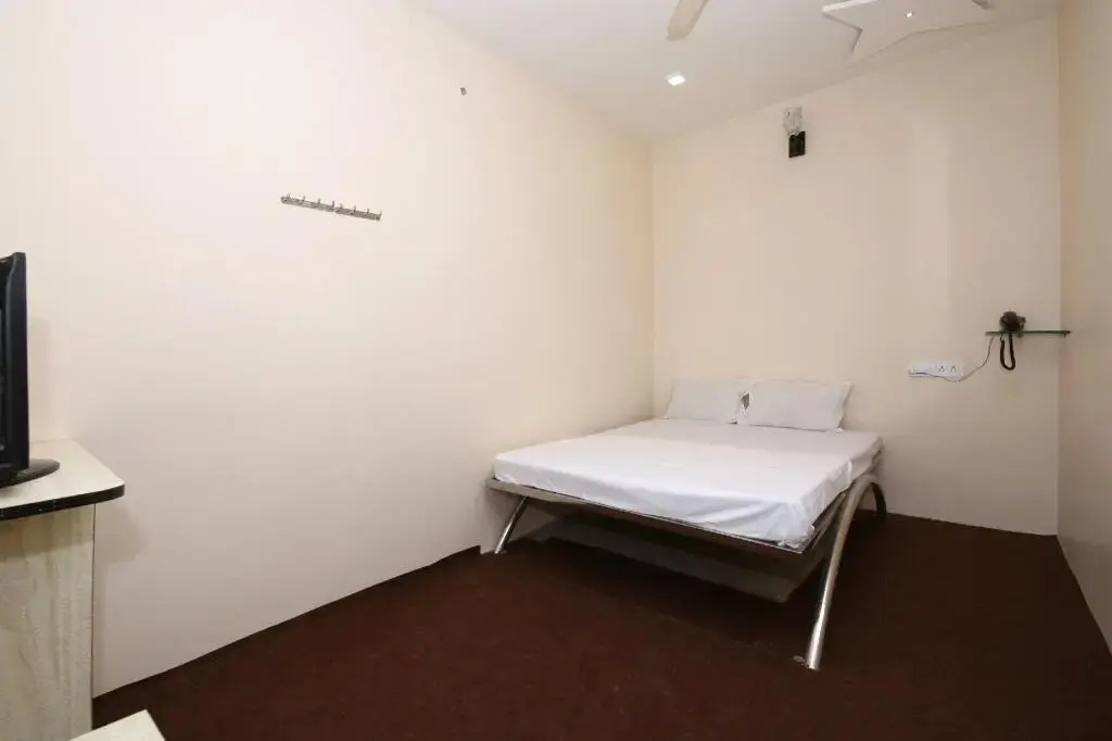 Shahi Guest House by OYO Rooms