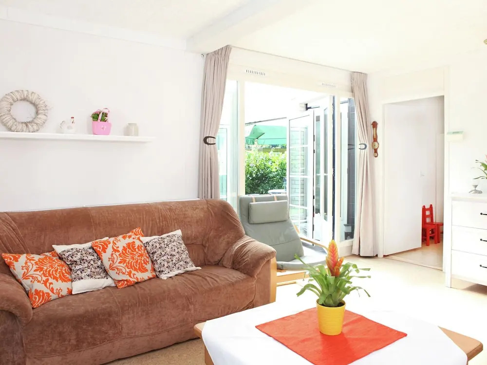Comfortably Furnished Bungalow on Lake Veere
