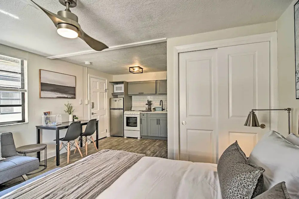 Madeira Beach Studio w/ Easy Access to Shore!
