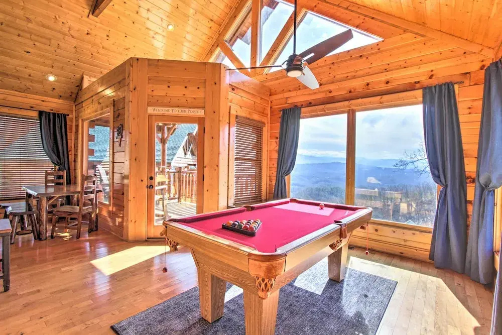 Pigeon Forge Mountain Cabin: Hot Tub & Resort Pool