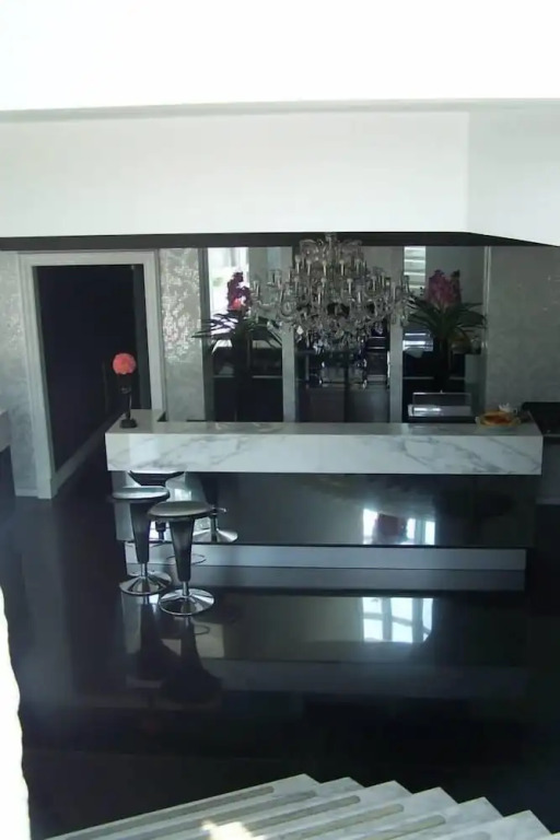 Hotel In - Lounge Room