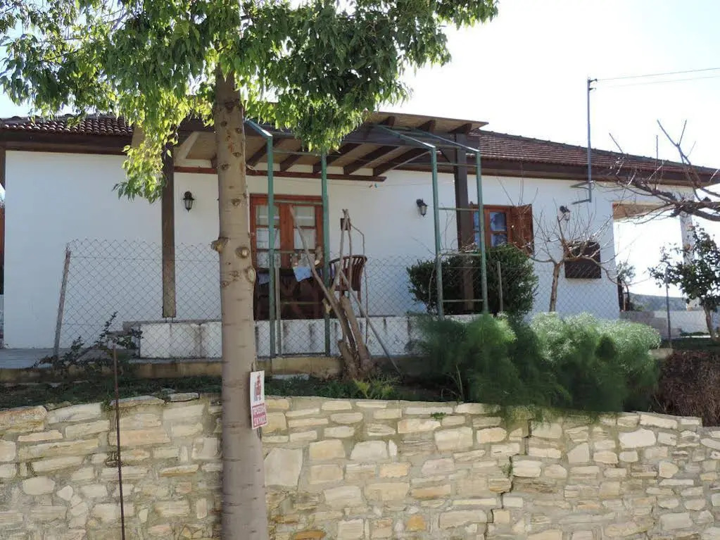 Alonia House