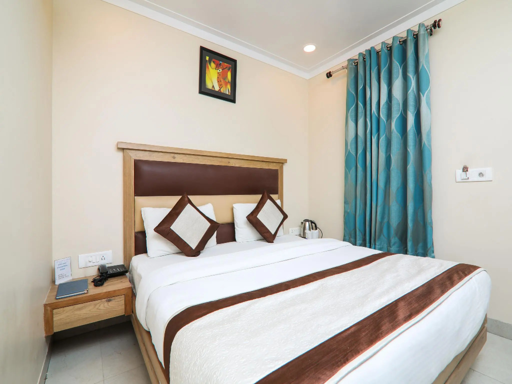 OYO 15567 Hotel Amar International