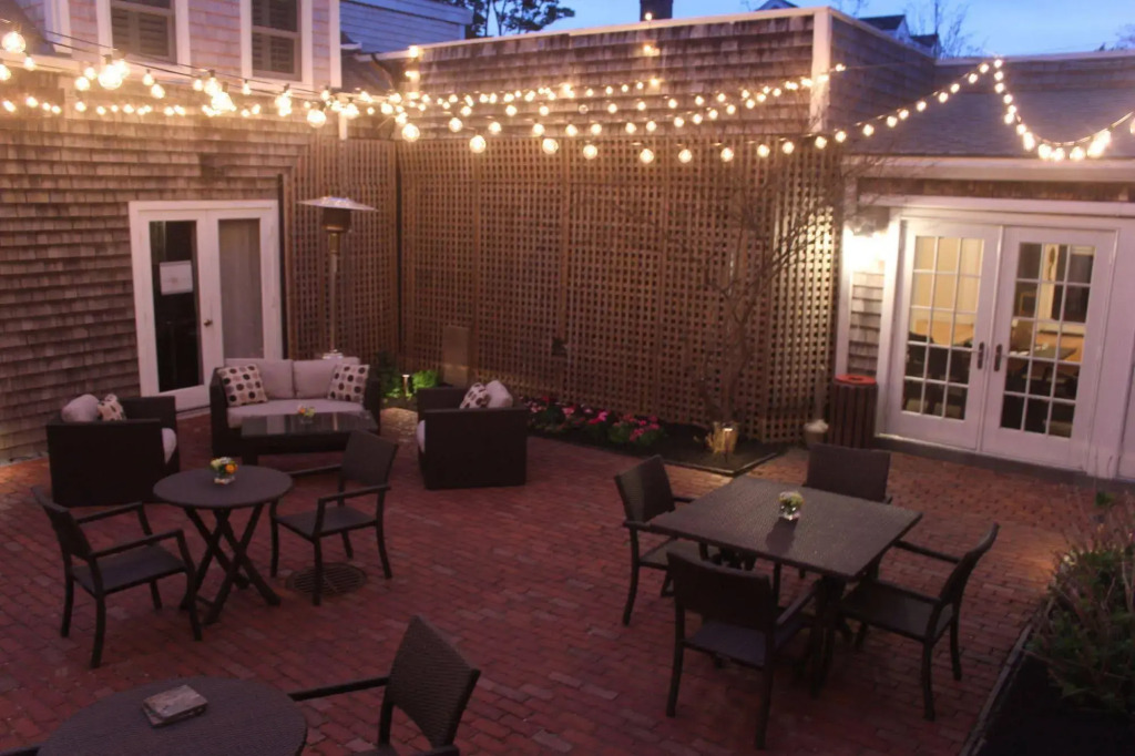 Vineyard Square Hotel & Suites