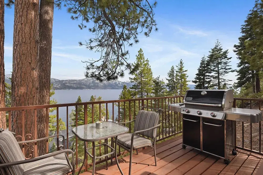 Stunning Views at Stargazer Lakefront Studio!