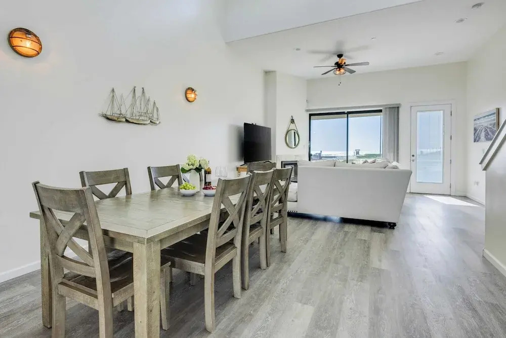 Beachfront 2BR w/ Deck, Views & Direct Sand Access Strand Way A