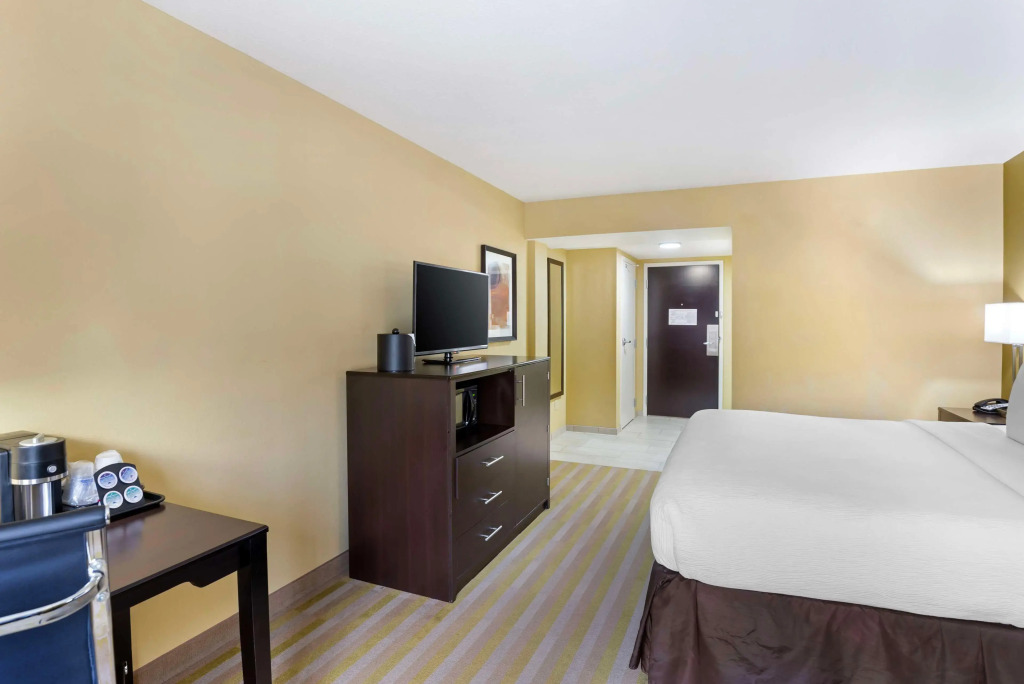 Best Western Plus Thornburg Inn & Suites