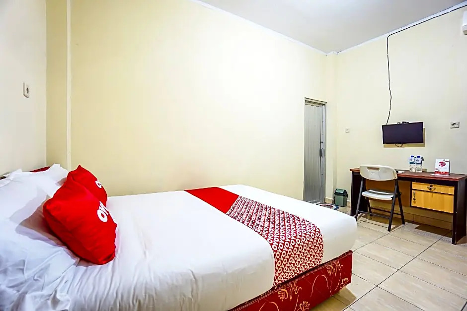OYO 1720 A2b Residence