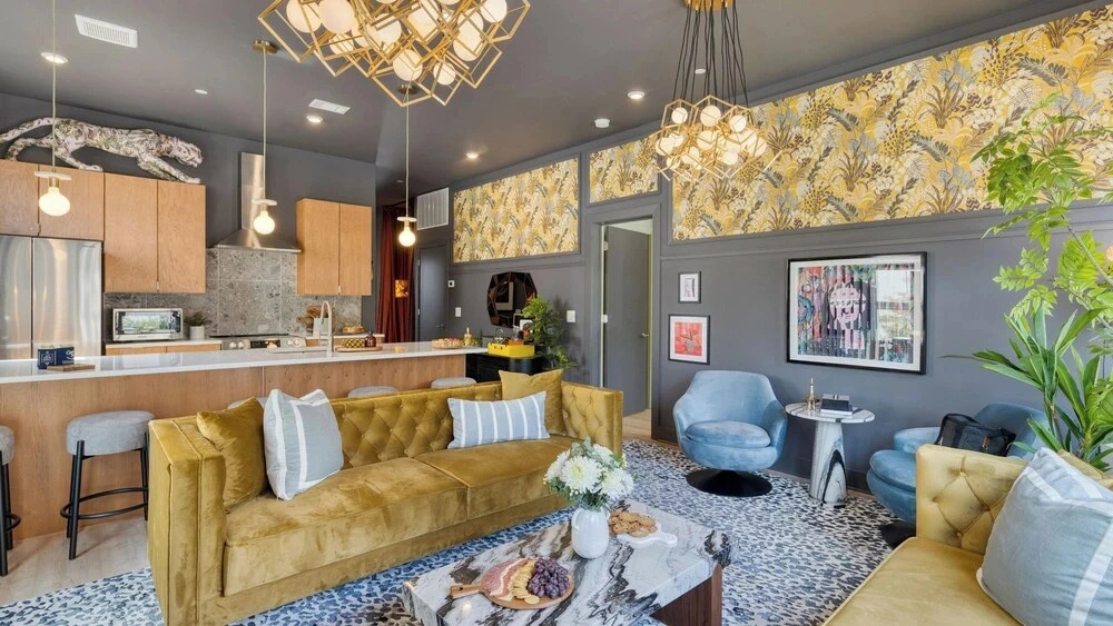 The Bloom House, Cosmic Cowgirl & Lischey Loft by Avantstay Sleeps 23, 3 Homes Bold Interiors Near Broadway
