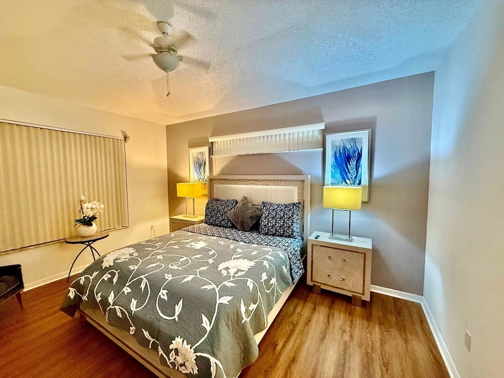 Grand Luxury Deluxe 4BR Pool Home Near Disney