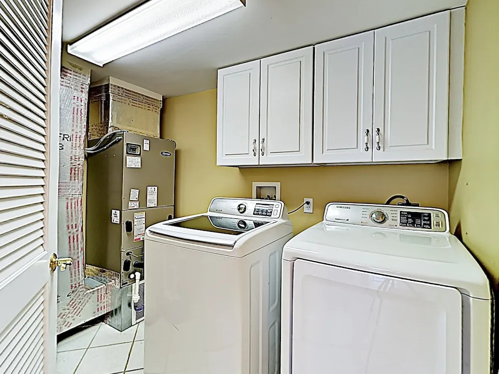 New Listing! Ocean-view W/ Rooftop Pool 4 Bedroom Condo