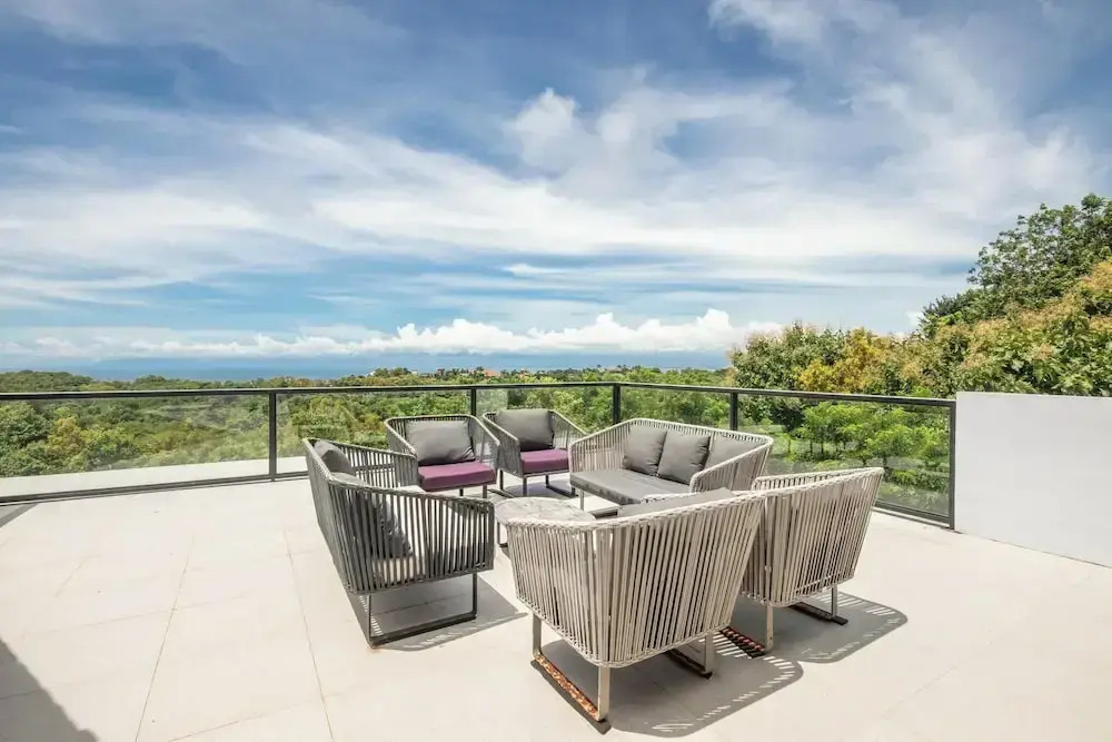 Elegant 6BR Clifftop Villa Near Bingin