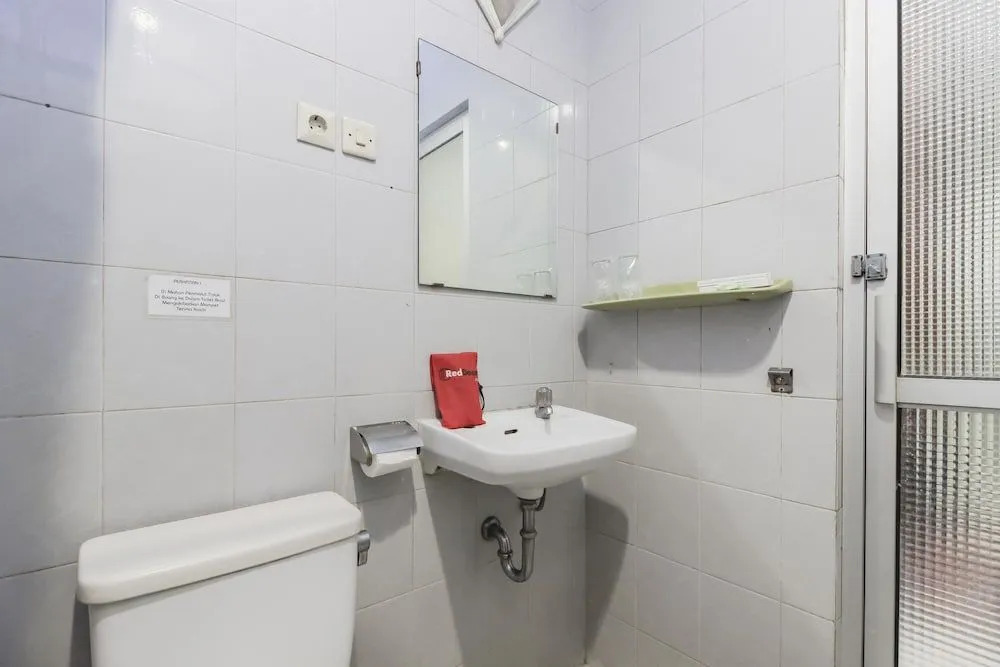 RedDoorz Plus near Grage City Mall