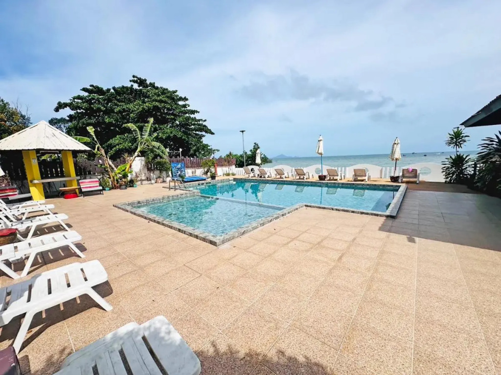 Anyavee Chom by the Sea