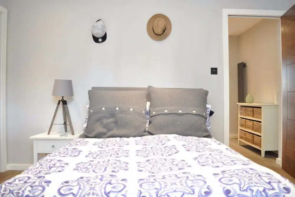Spacious 2 Bedroom Flat With Garden