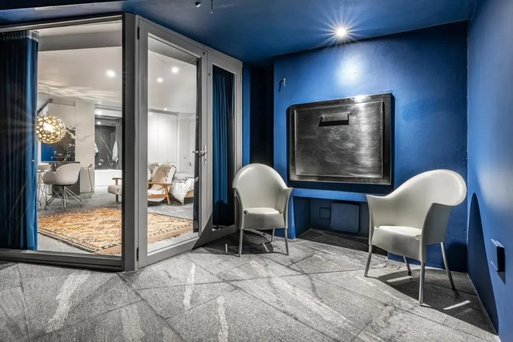 17 Marine, Designer Solar Powered Apt