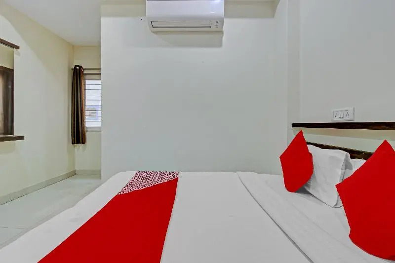 OYO 75008 Delta Suites