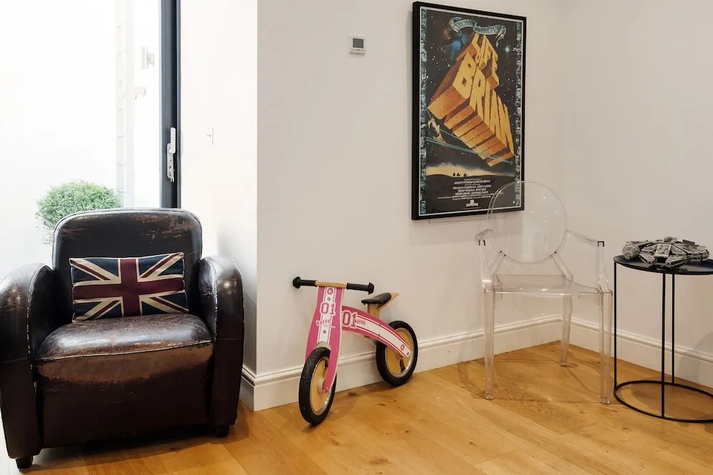 Enchanting Southfields Home by King George's Park