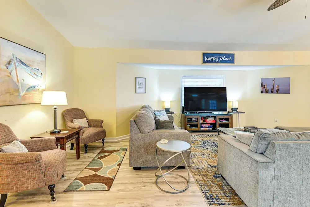 Walk to Ocean: Lovely Myrtle Beach Getaway