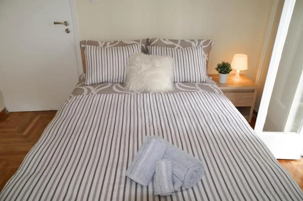 Charming Flat, 10' from Metro & 20' from Syntagma