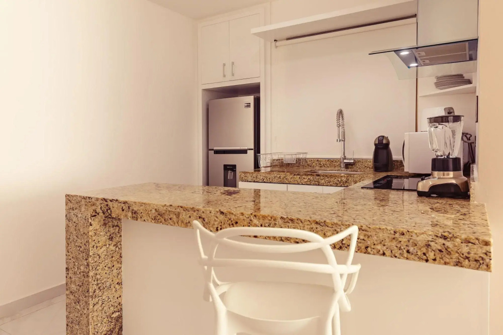 Mararena Family Apartments & Long Stay Living - Steps from 5th Avenue