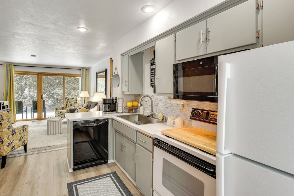 Charming DC Getaway Steps From Dtown Fish Creek