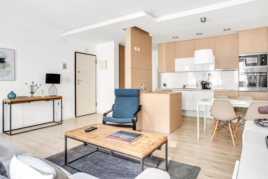 Modern 2 Bedroom Apartment in Estrela with Outside Terrace! Amazing for Families, Couples, Friends