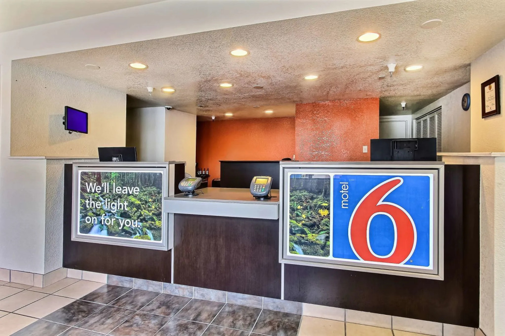 Hotel B5 -Watsonville