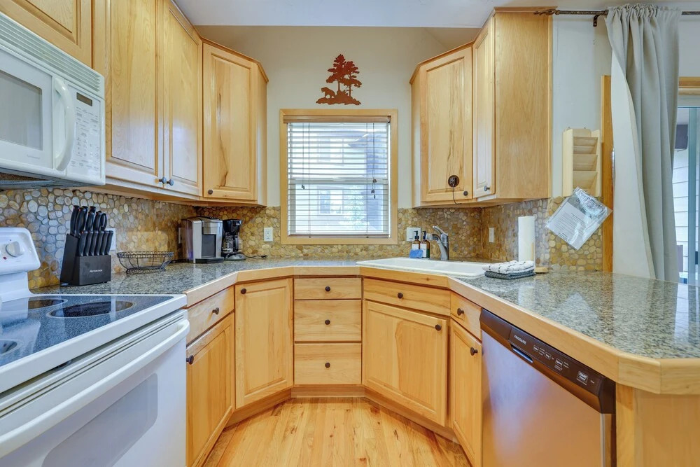 Downtown Winter Park Townhouse 3 Mi to Ski Resort!