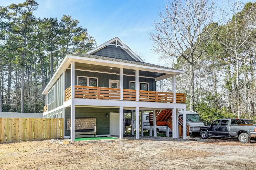 Outer Banks Couples Escape Near Beach & Gardens!