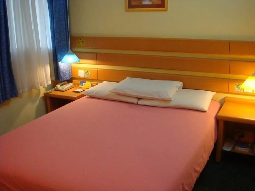 Home Inn Xiamen Lianban Xinjing Branch
